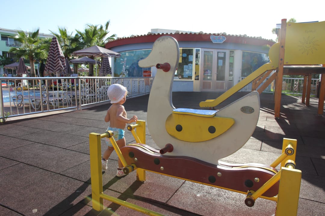 Plac zabaw-jeden z dwóch Caretta Beach Resort & WaterPark