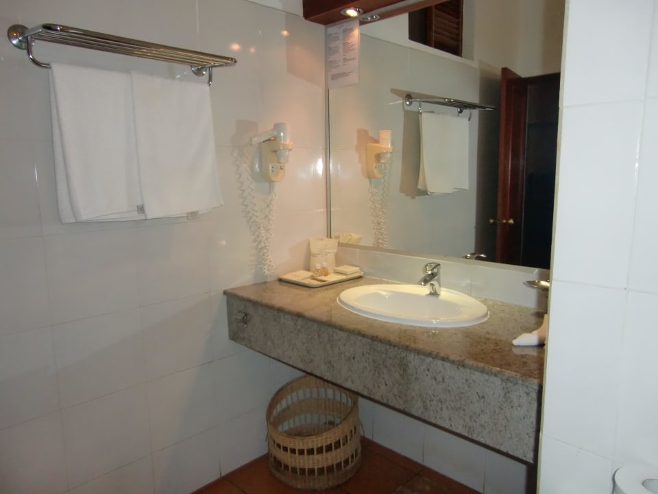 Badezimmer Zimmer Nr. 134 Adaaran Club Rannalhi - All Inclusive