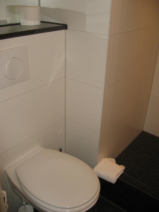 Bad mit WC Motel One Berlin-Bellevue