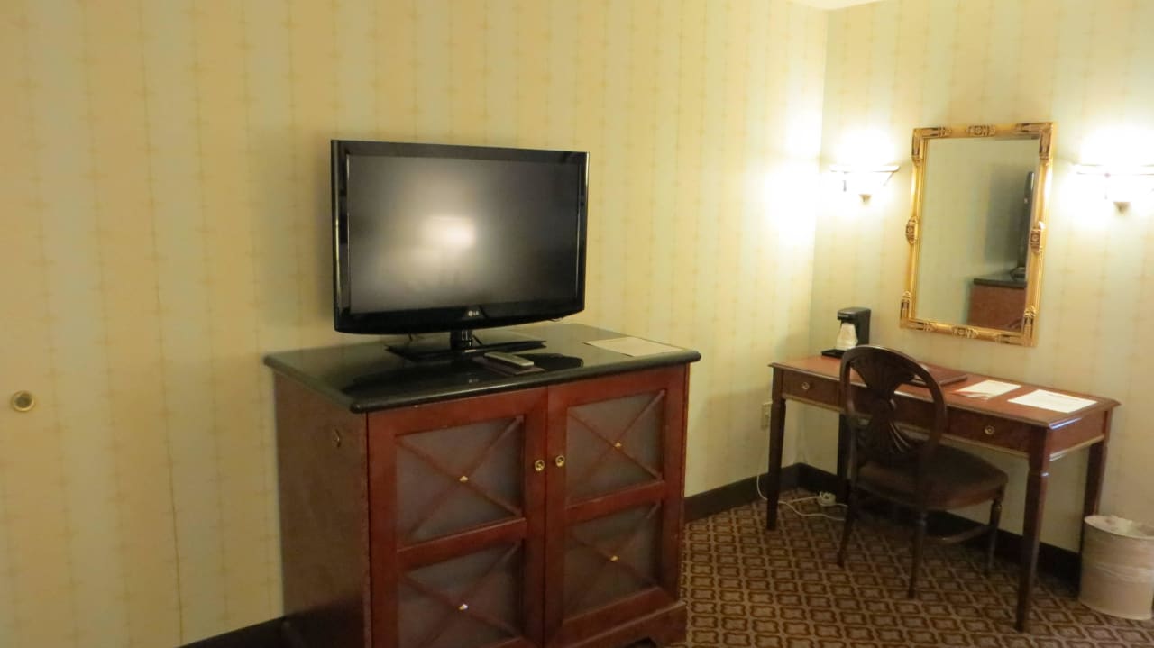 Fernsehgerät und Schreibtisch The Orleans Hotel & Casino