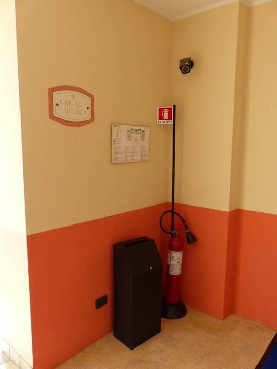 Flur zu den Zimmern vor dem Lift Hotel Residence Relais Du Lac