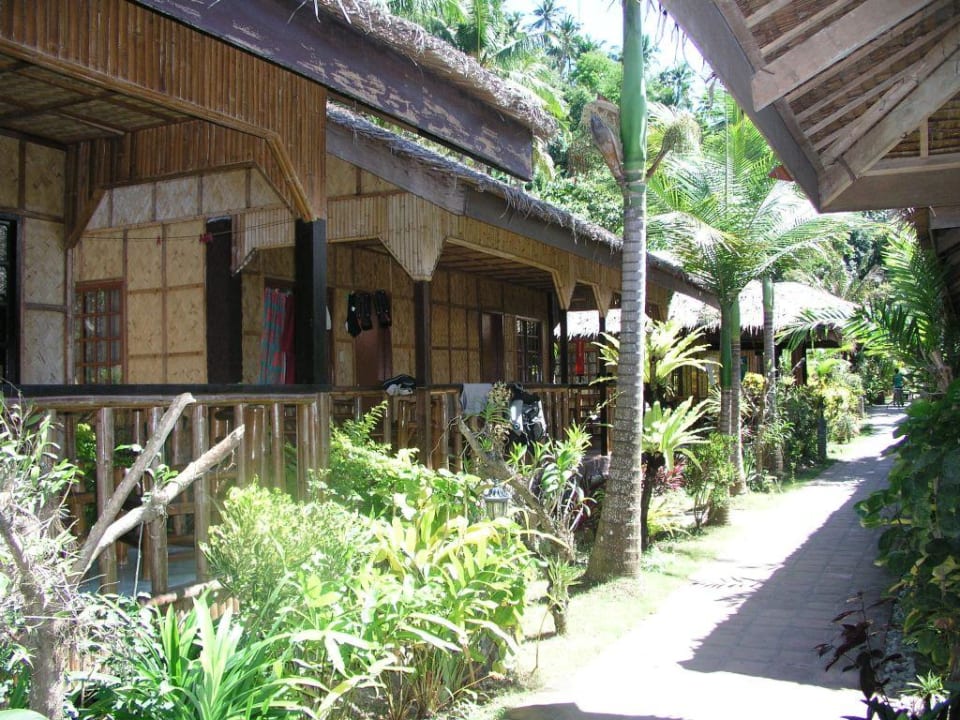 Weg durchs Resort Garden of Eden