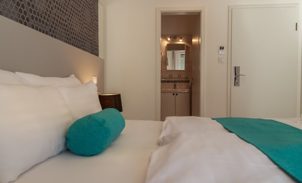 Zimmer Hotel Mika Downtown