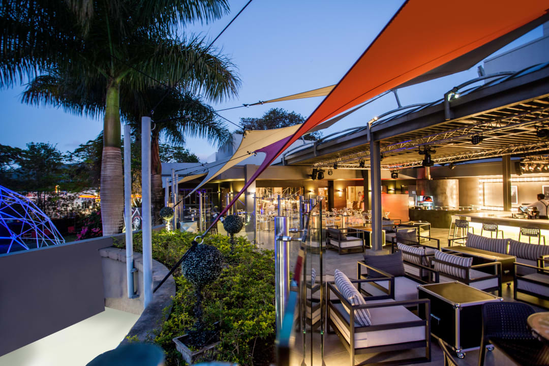 Gastro Hennessy Park Hotel