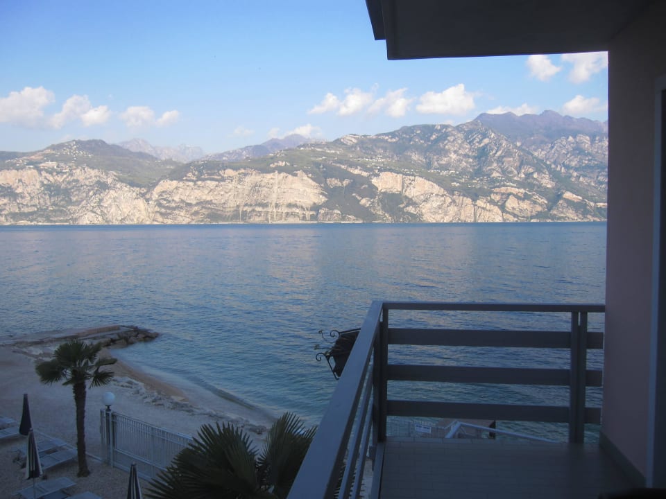 Blick aus Zimmer 209 (nach Westen) Hotel Castello Lake Front