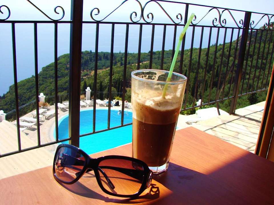 Frappé mit Aussicht im Golden Fox Hotel Golden Fox