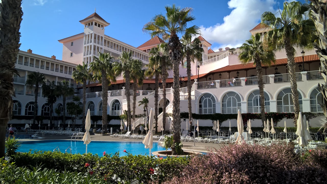 Poolanlage mit Terrassen Hotel Riu Madeira