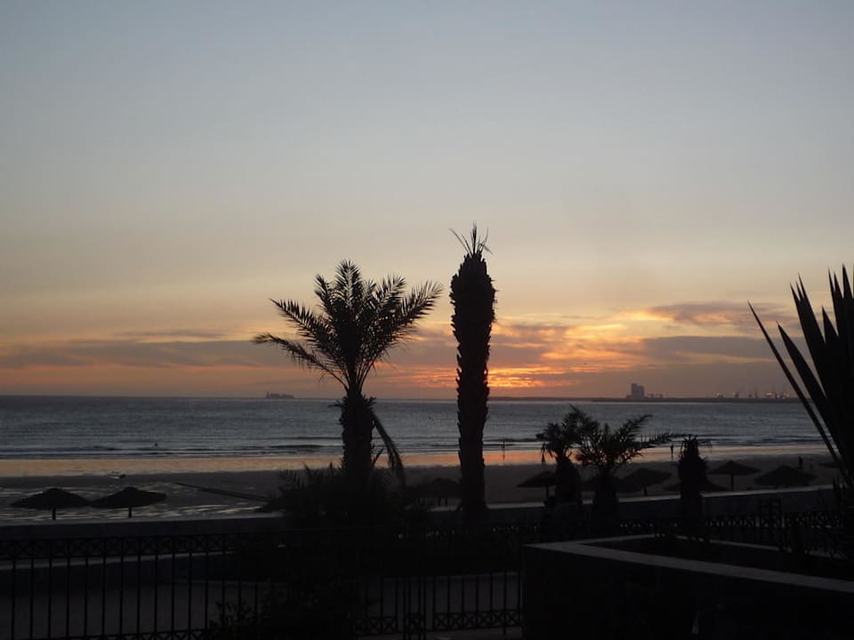 Ausblick auf Strand & Promenade Atlas Amadil Beach Hotel