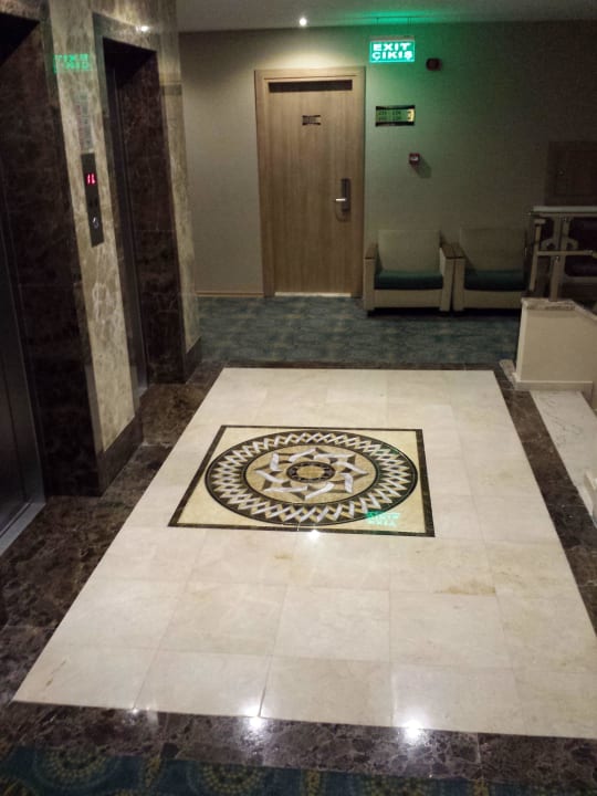 Vorraum vor Lift (1. Etage) Riviera Hotel & Spa