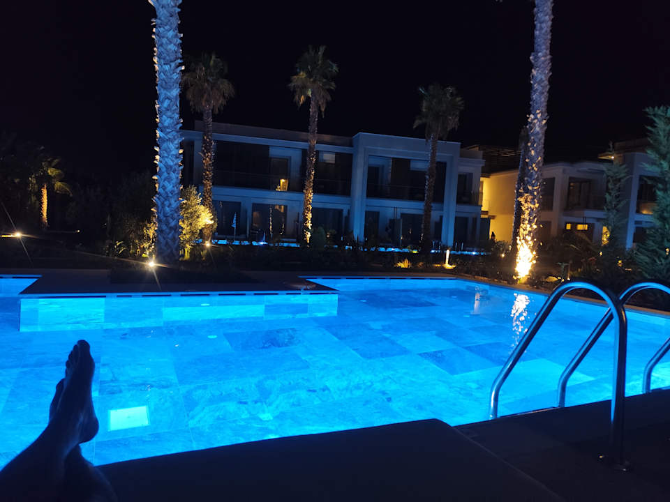 Pool Portes Theros