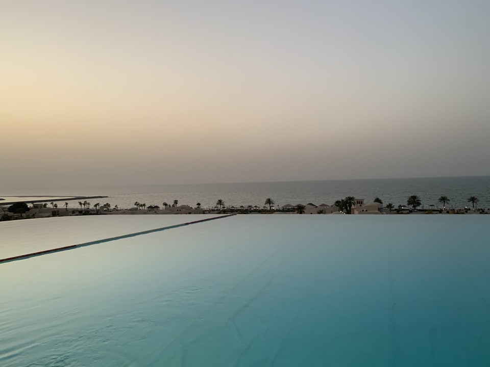 Pool The Cove Rotana Resort