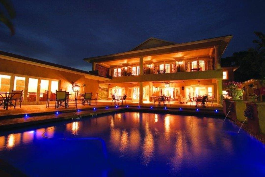 Außenansicht bei Nacht Three Cities Auberge Hollandaise Guest House Durban