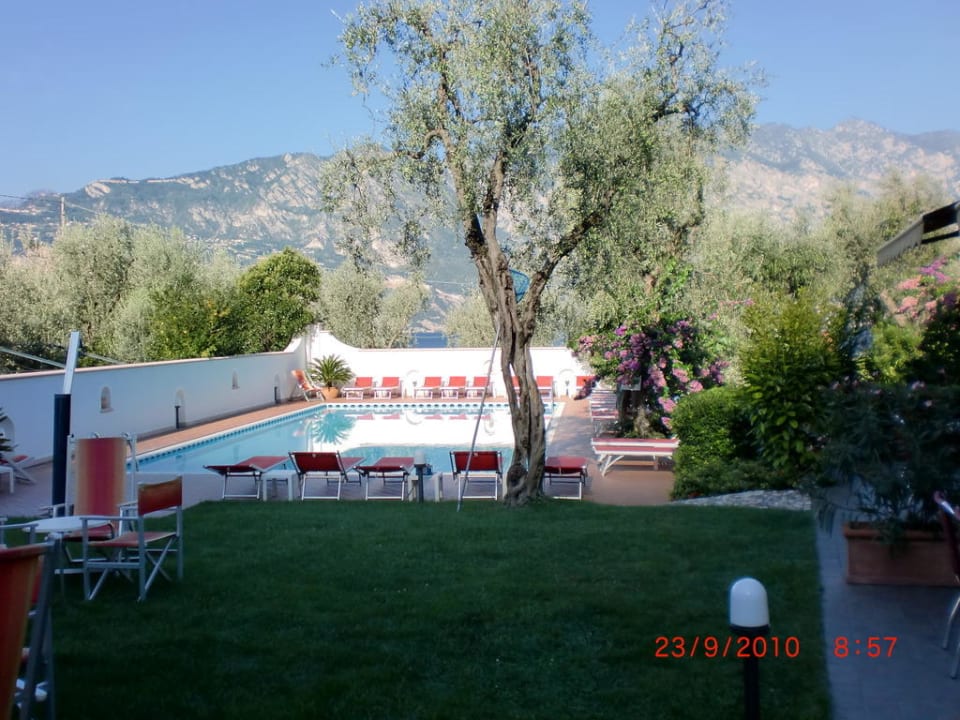 Blick Richtung Schwimmbad Residence Alesi