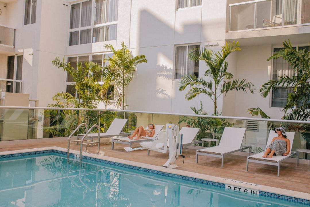 SwimmingPool Habitat Residence Condo Hotel