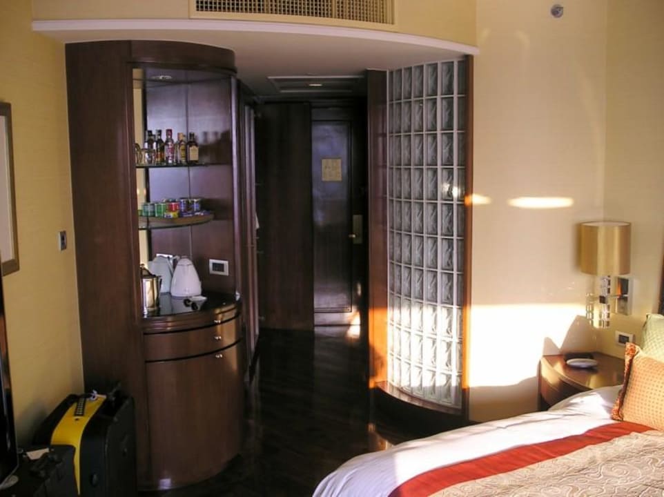 Großzügige und sehr saubere Hotelzimmer Shangri-La Hotel, Bangkok