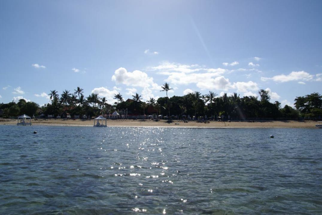 Hotel Anlage vom Wasser aus Puri Santrian