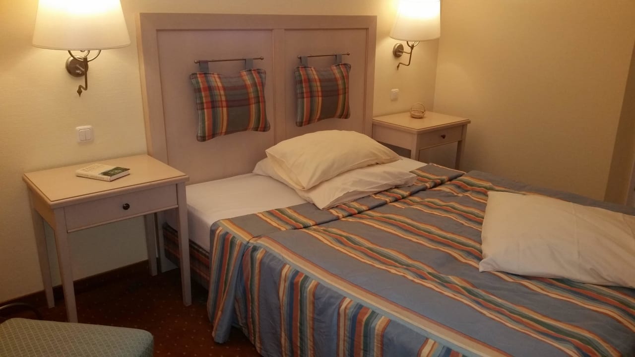 Großes Doppelbett Hotel Ampervilla