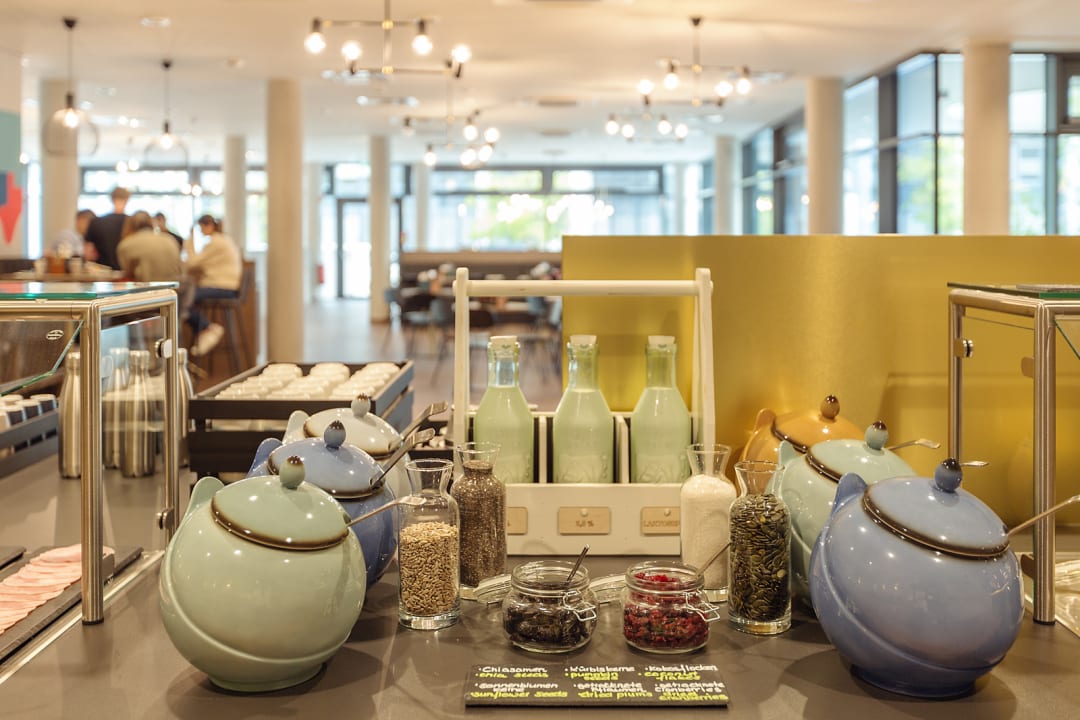 Gastro Holiday Inn - the niu, Mesh Stuttgart Messe