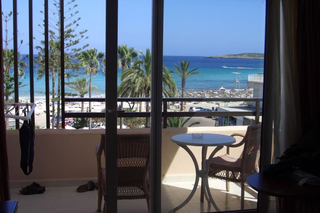 Blick vom Zimmer auf Balkon CM Playa del Moro