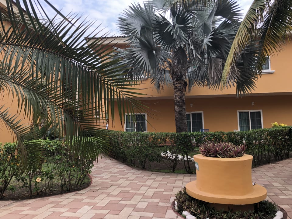 Außenansicht Hotel Cayman Suites