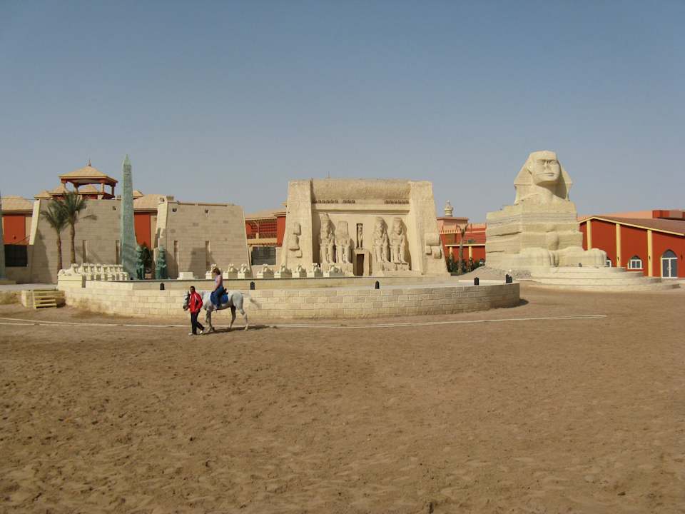 Копии египетских достопримечательностей Pickalbatros Alf Leila Wa Leila Resort - Neverland Hurghada