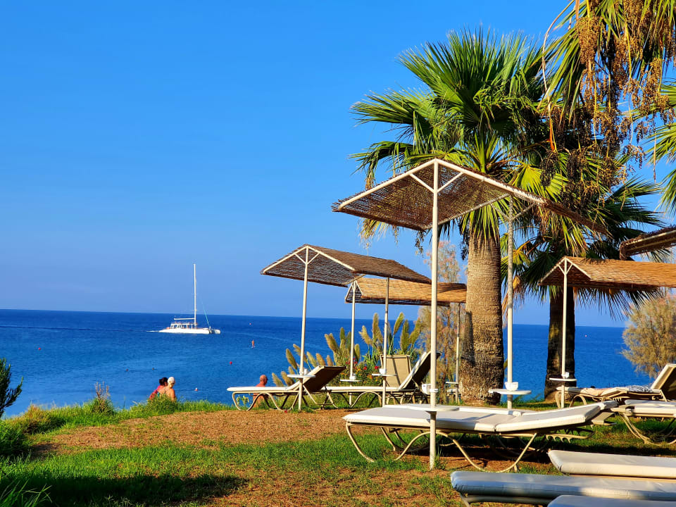 Strand Crystal Springs Beach Hotel