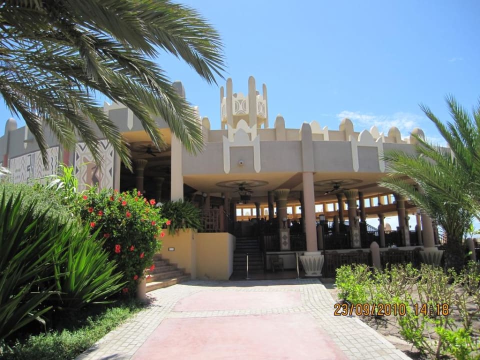 Weg zum Beachrestaurant Hotel Riu Funana