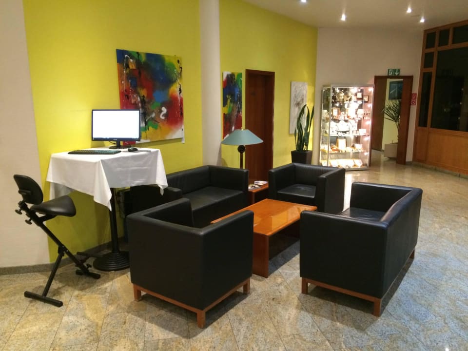 Hotellobby H+ Hotel Stuttgart Herrenberg