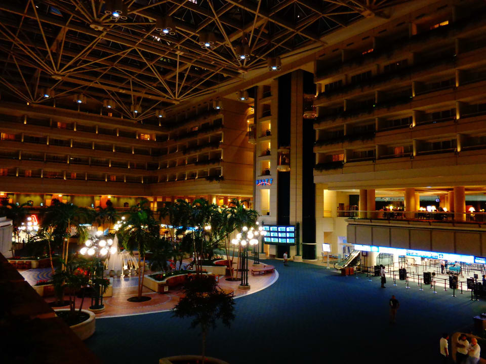 Terminal & Lobby zugleich! Hotel Hyatt Place Orlando Airport