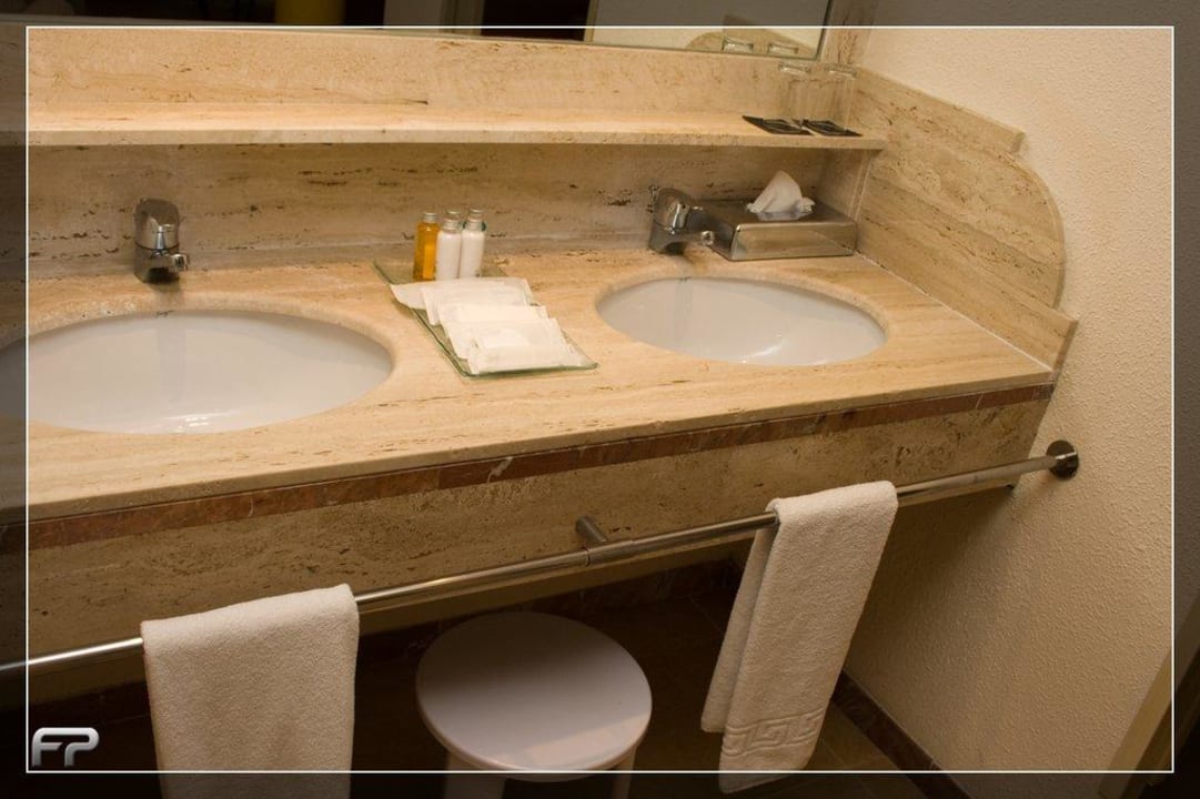 Doppelwaschbecken VIVA Cala Mesquida Suites & Spa 16+