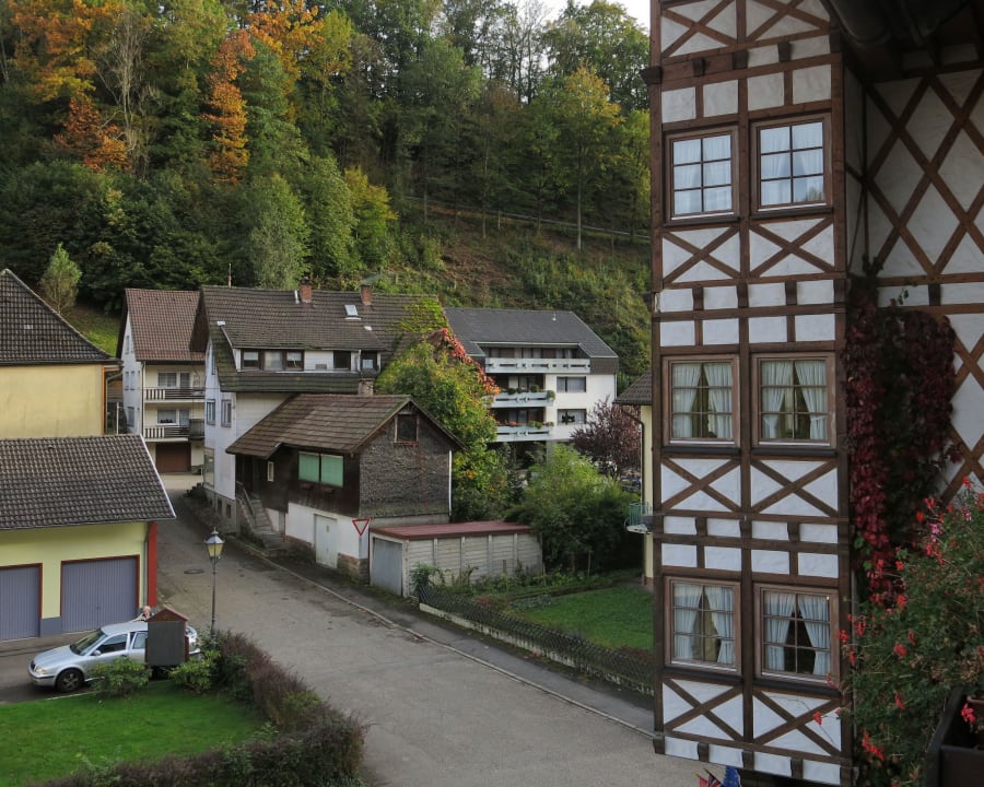 Balkon gegen Dorf Hotel Restaurant Hirsch