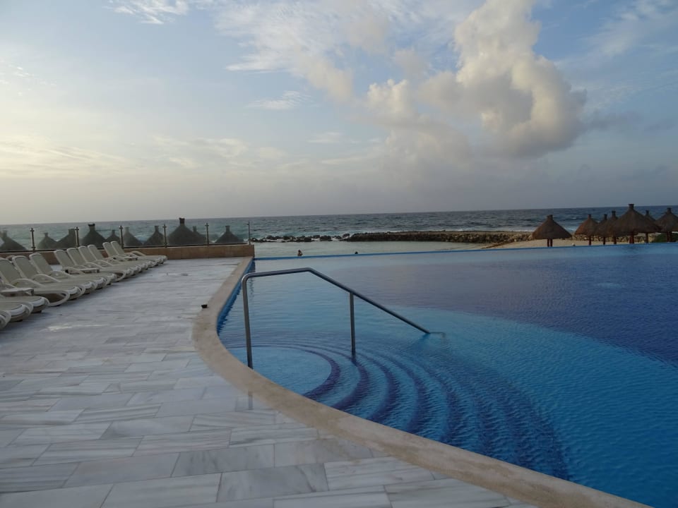 Pool am Strand Bahia Principe Luxury Akumal