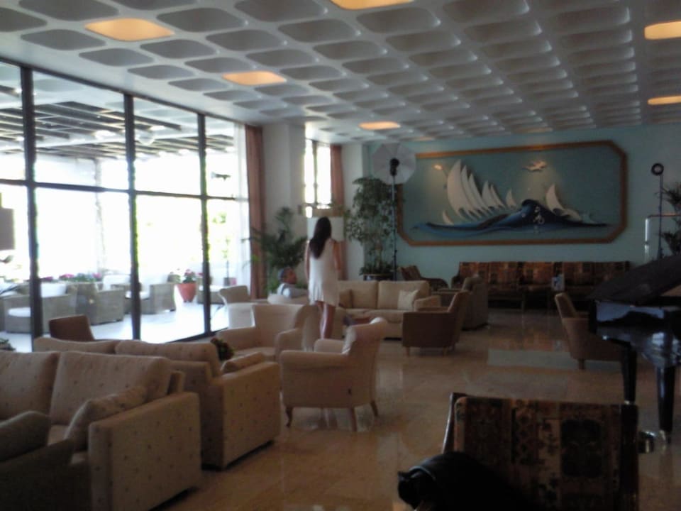 Neues Mobiliar in der Lobby TUI BLUE Pioneer Beach