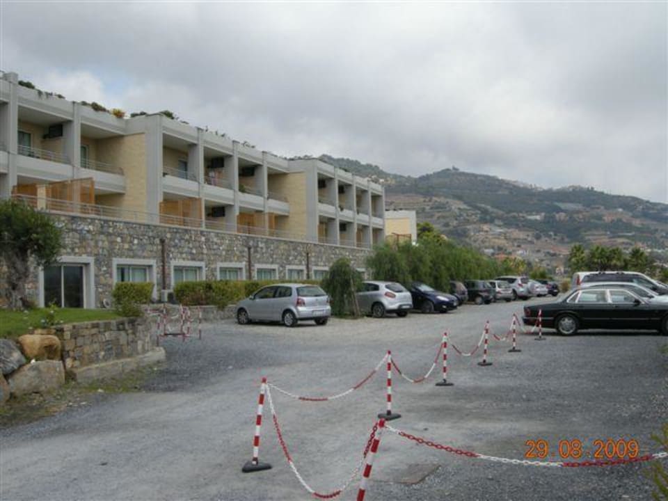 Дороги и парковки Aregai Marina Hotel & Residence