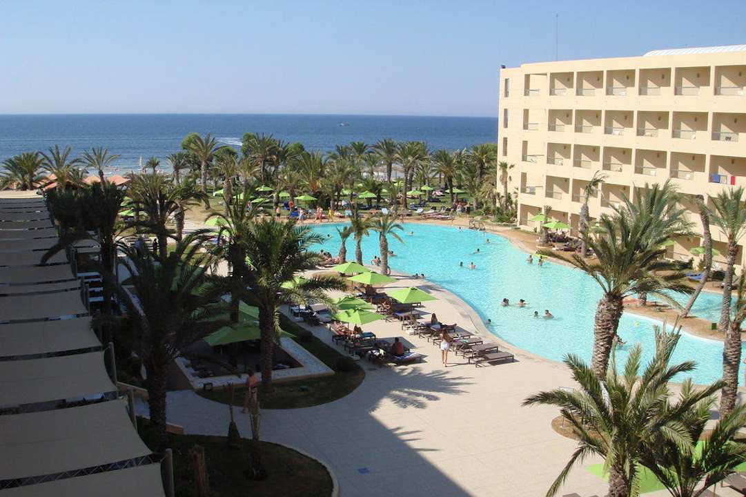 Ausblick am Pool Hotel Rosa Beach