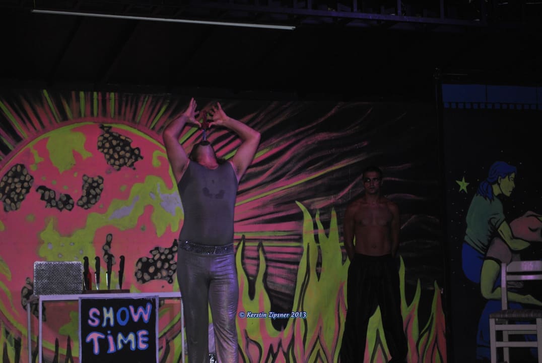 Fakir-Show - 08. Juli 2013 Can Garden Beach