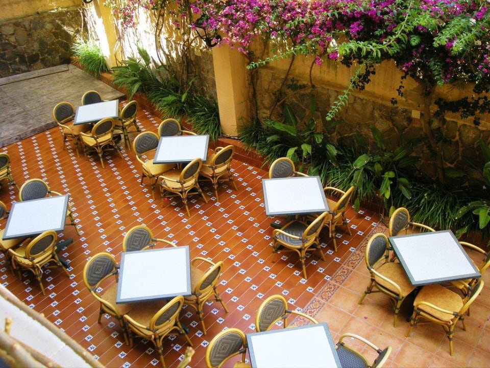 Bar vor dem Hotel FLOR los Almendros Hotel