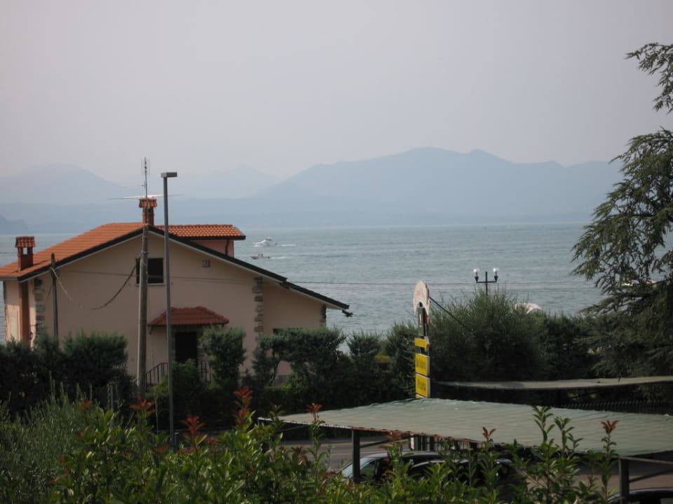 Blick zum Gardasee vom Balkon (seitlich) Hotel Caesius Therme & Spa Resort