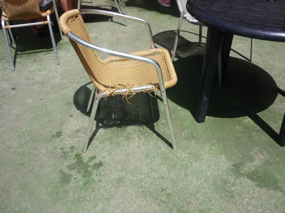 Stuhl an der Poolbar BJ Playamar Hotel & Apartamentos