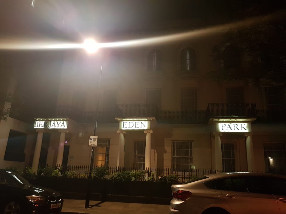 Außenansicht Hotel Berjaya Eden Park