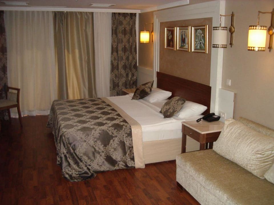 Das Zimmer - Oberflächlich ok Alba Queen Hotel