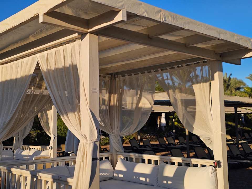 Strand Royal Wings Hotel