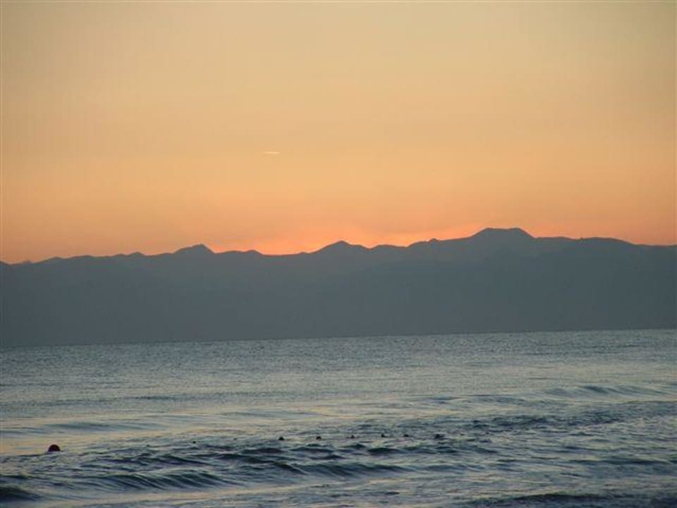 Sonnenuntergang hinter den Bergen Hotel Orfeus Park