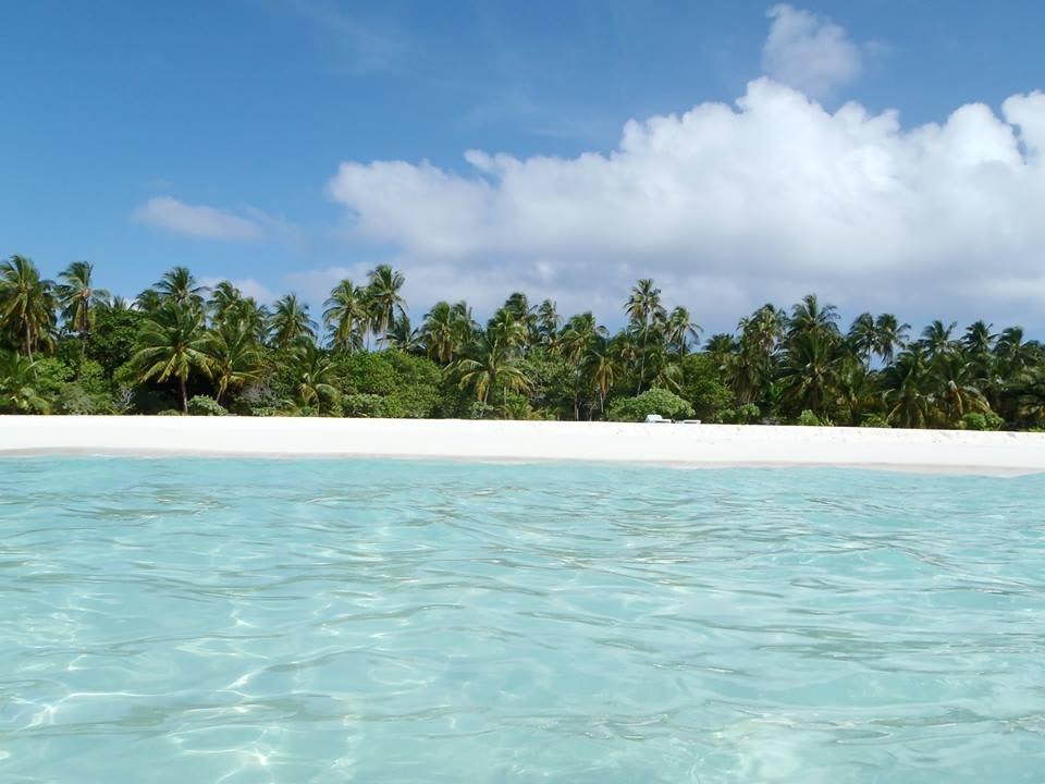 Strand auf der Westseite beim Bungalow 638 Meeru Maldives Resort Island