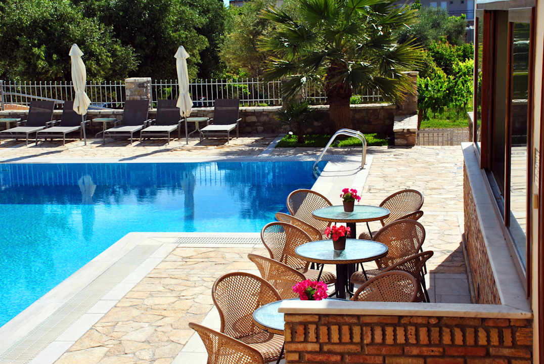 Pool Harmony Hotel Apartments