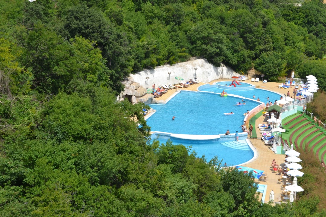 Basenik i ogród. Paradise Beach Hotel