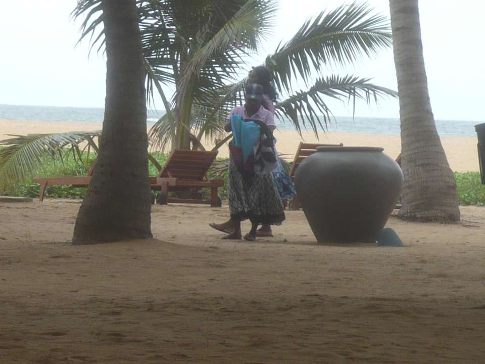 Nervige Strandverkäuferinnen Hotel Jetwing Beach