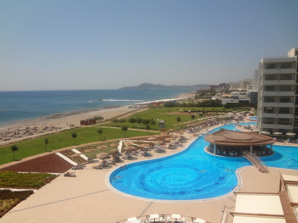 Wunderschöner Ausblick auf den Pool Elysium Resort & Spa Hotel
