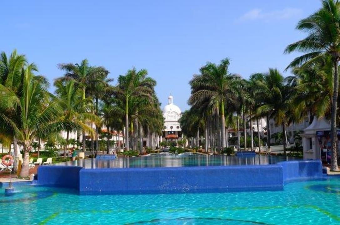 Blick zum Hauptgebäude Hotel Riu Palace Riviera Maya