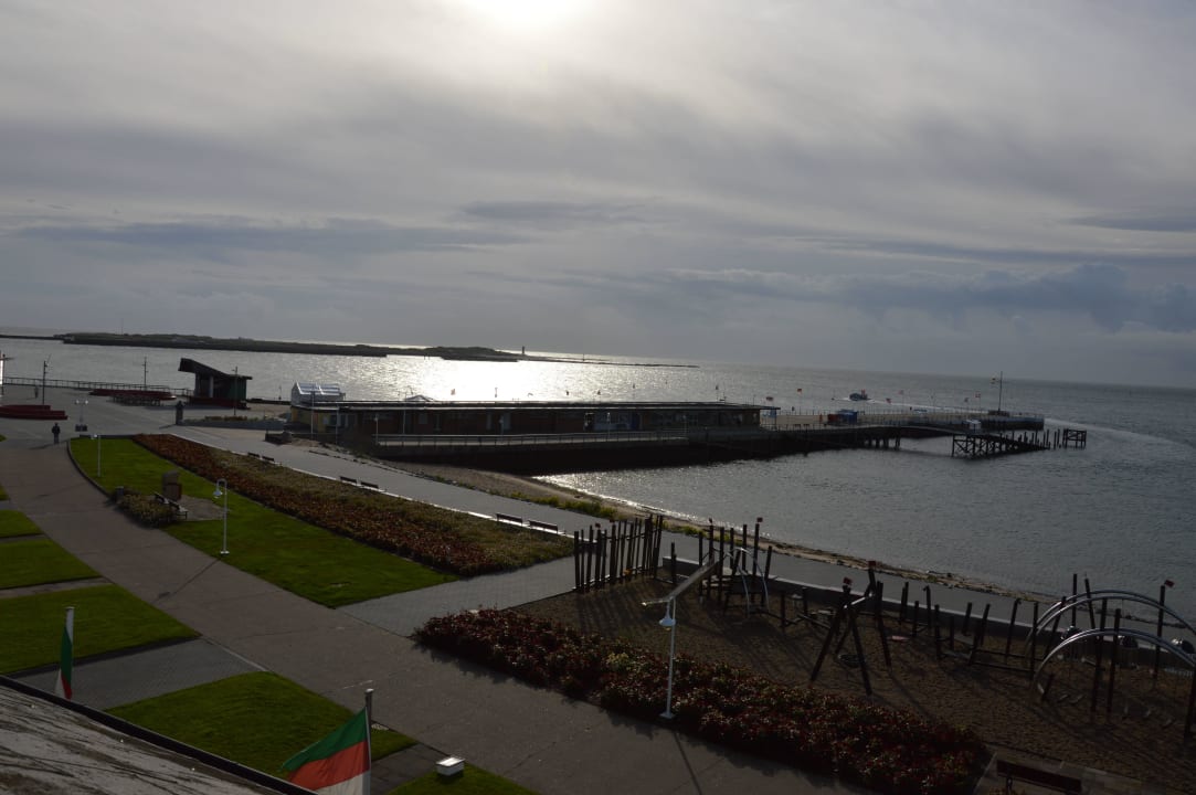 Aus dem Dachfenster Haus am Meer